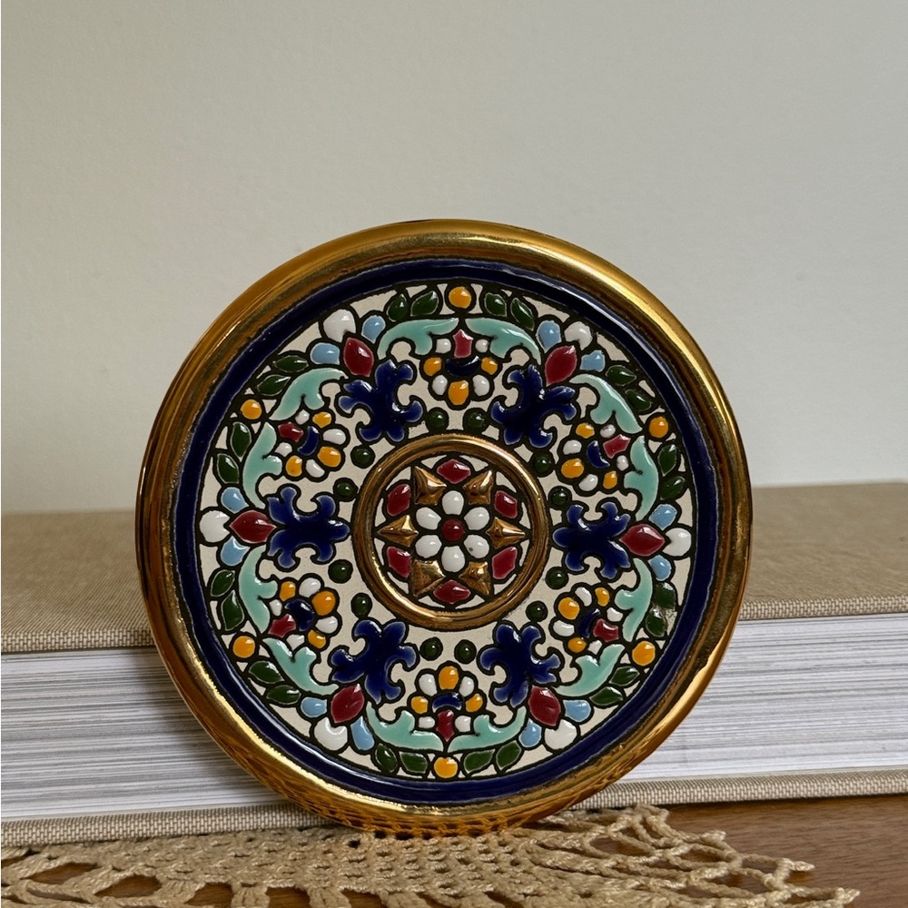Sevillarte Hand-Painted Round Wall Tile Plate – 24kt Gold Accents
